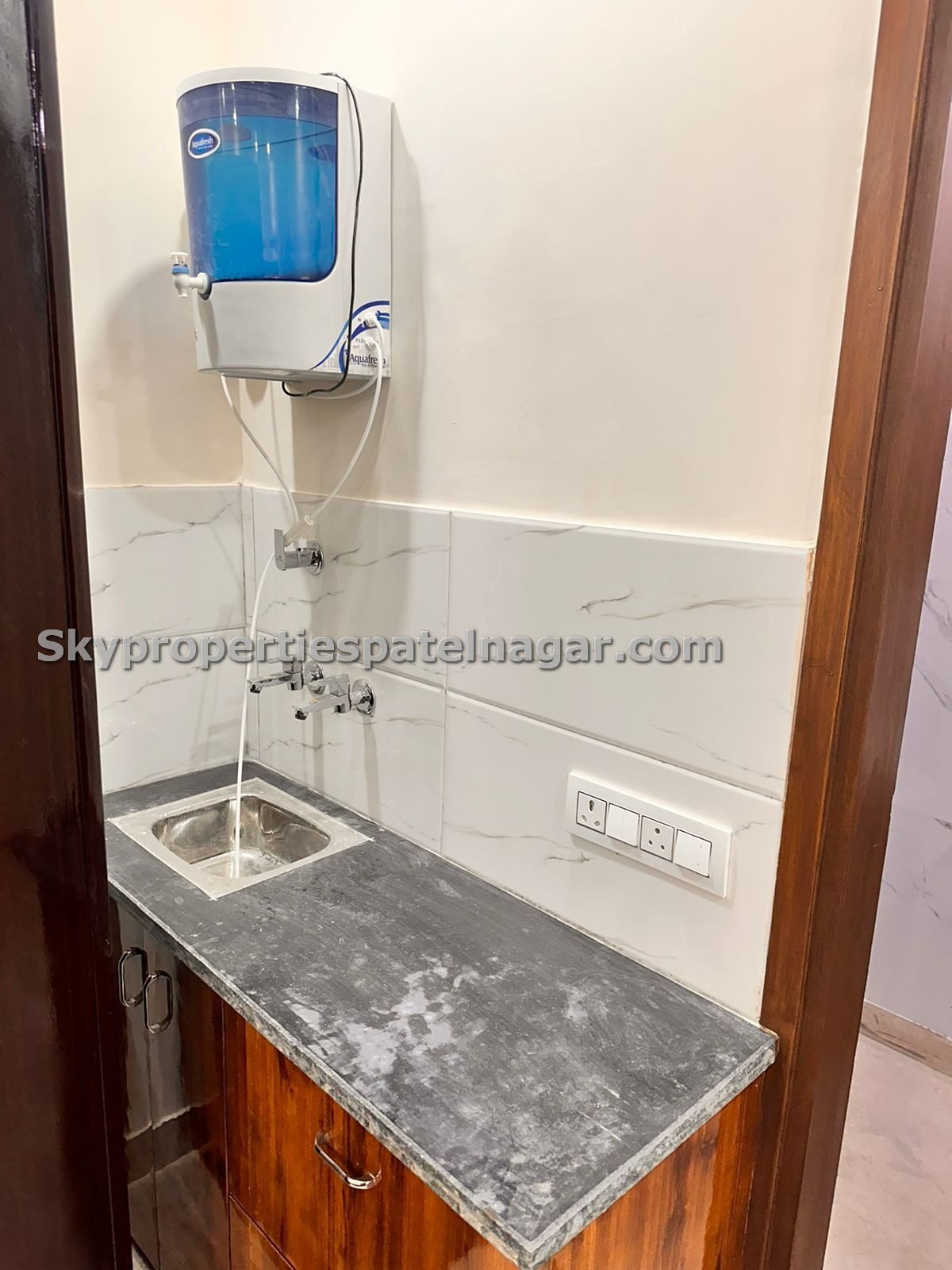 PG With Food Near Karol Bagh Metro Station