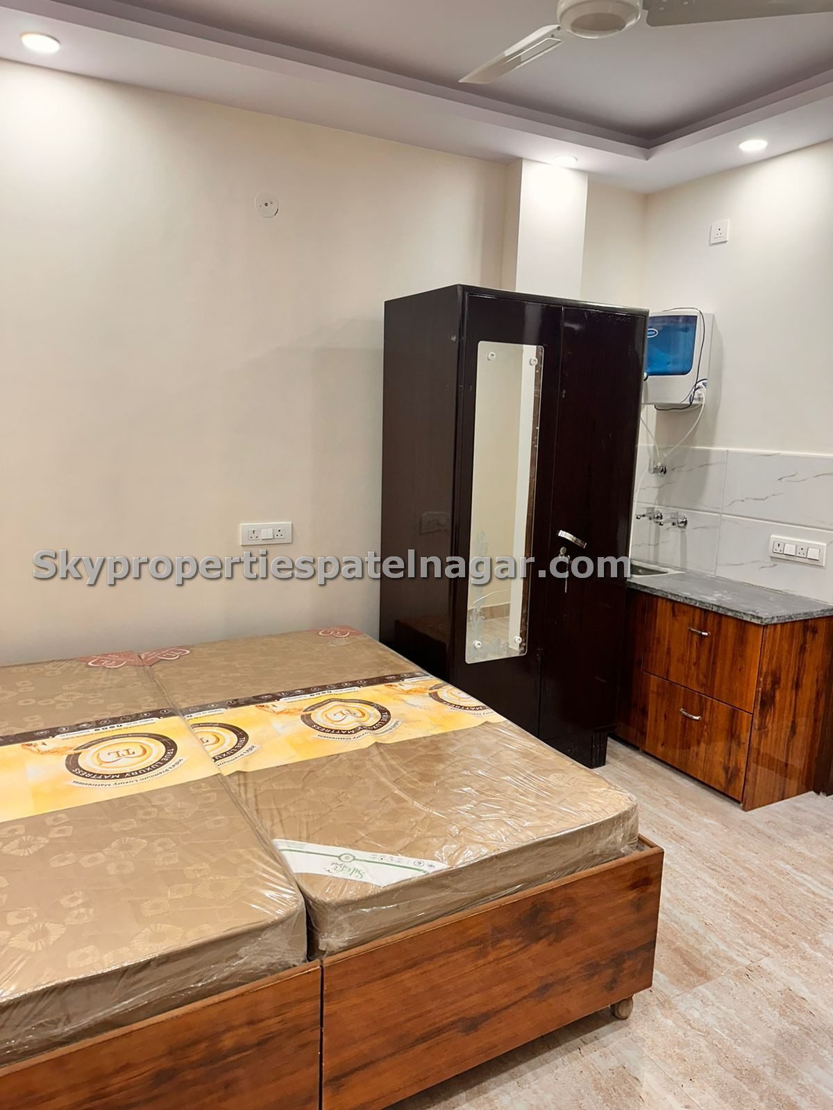 PG With Food Near Karol Bagh Metro Station