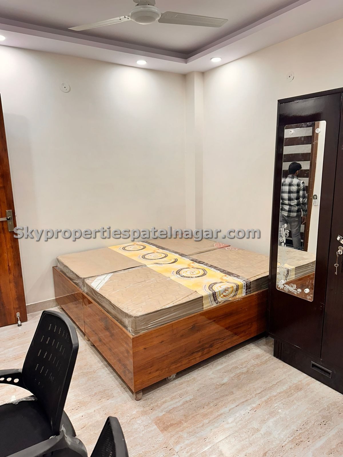 PG With Food Near Karol Bagh Metro Station