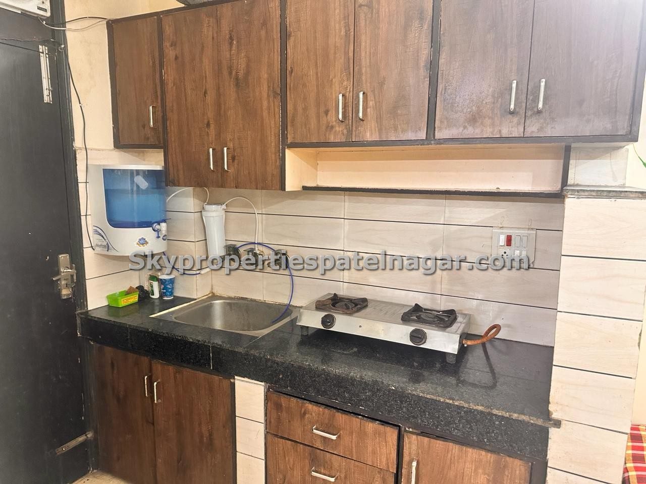 PG With Food Near Patel Nagar Metro Station