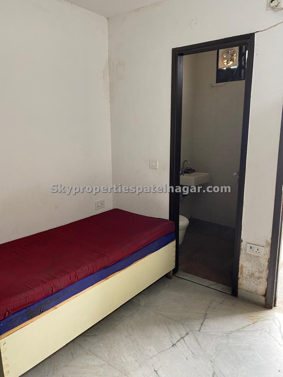 Single Room Near Vajirao and Reddy Institute Delhi