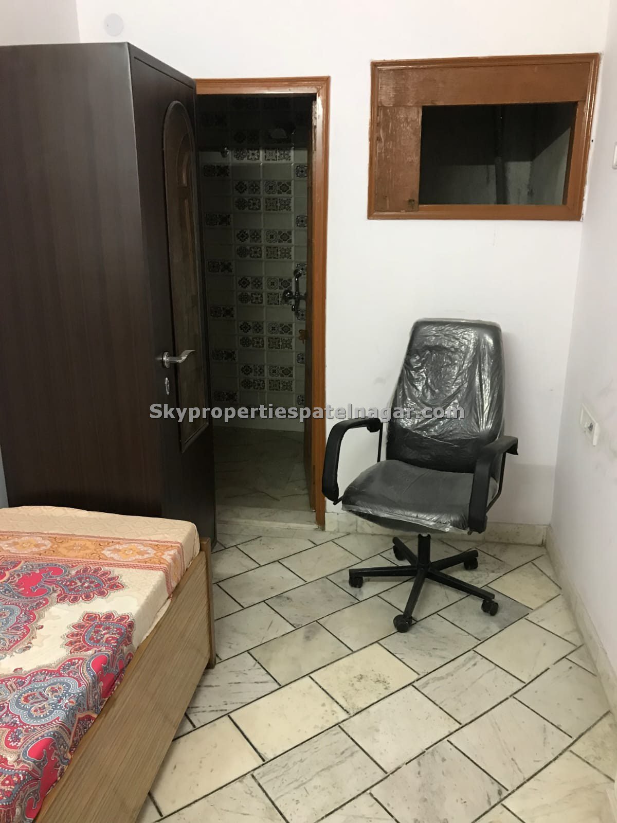 Single Room Near Karol Bagh Metro Station Delhi