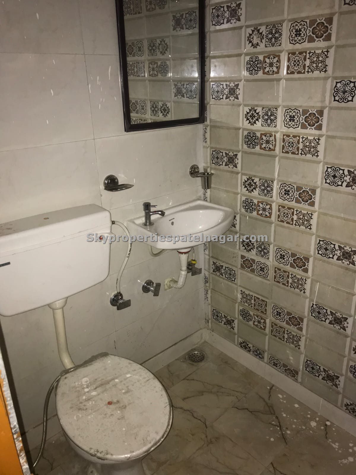 Single Room Near Karol Bagh Metro Station Delhi