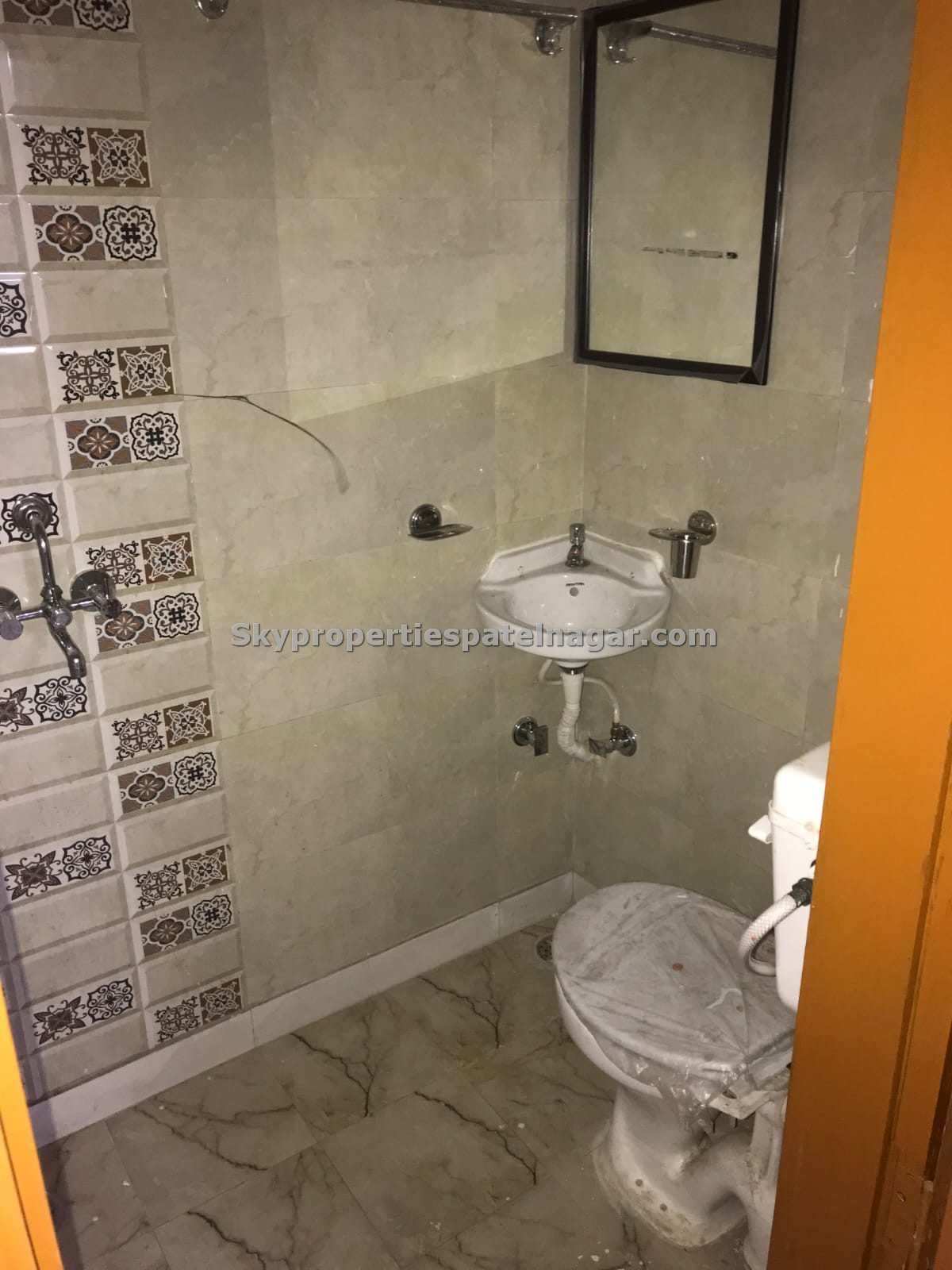 Single Room Near Karol Bagh Metro Station Delhi