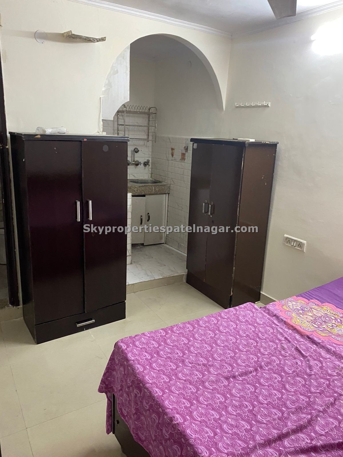 Single Bed Pg In Karol Bagh