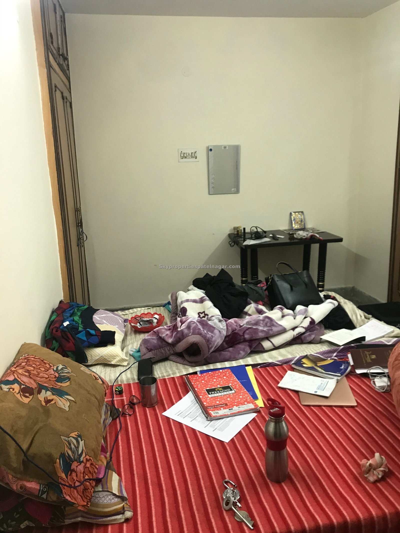 2 Bhk Near Karol Bagh Market Delhi