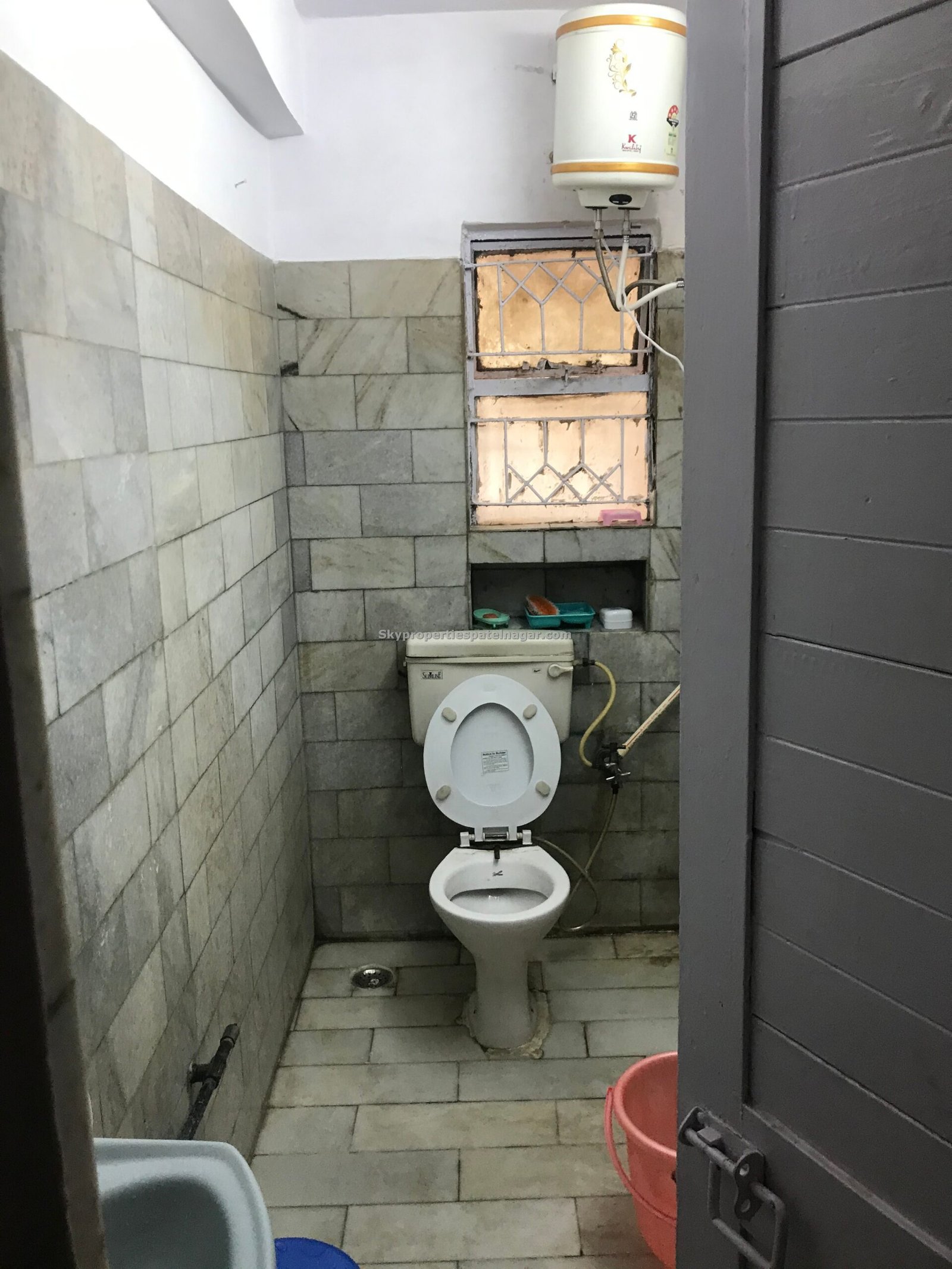 2 Bhk Near Karol Bagh Market Delhi