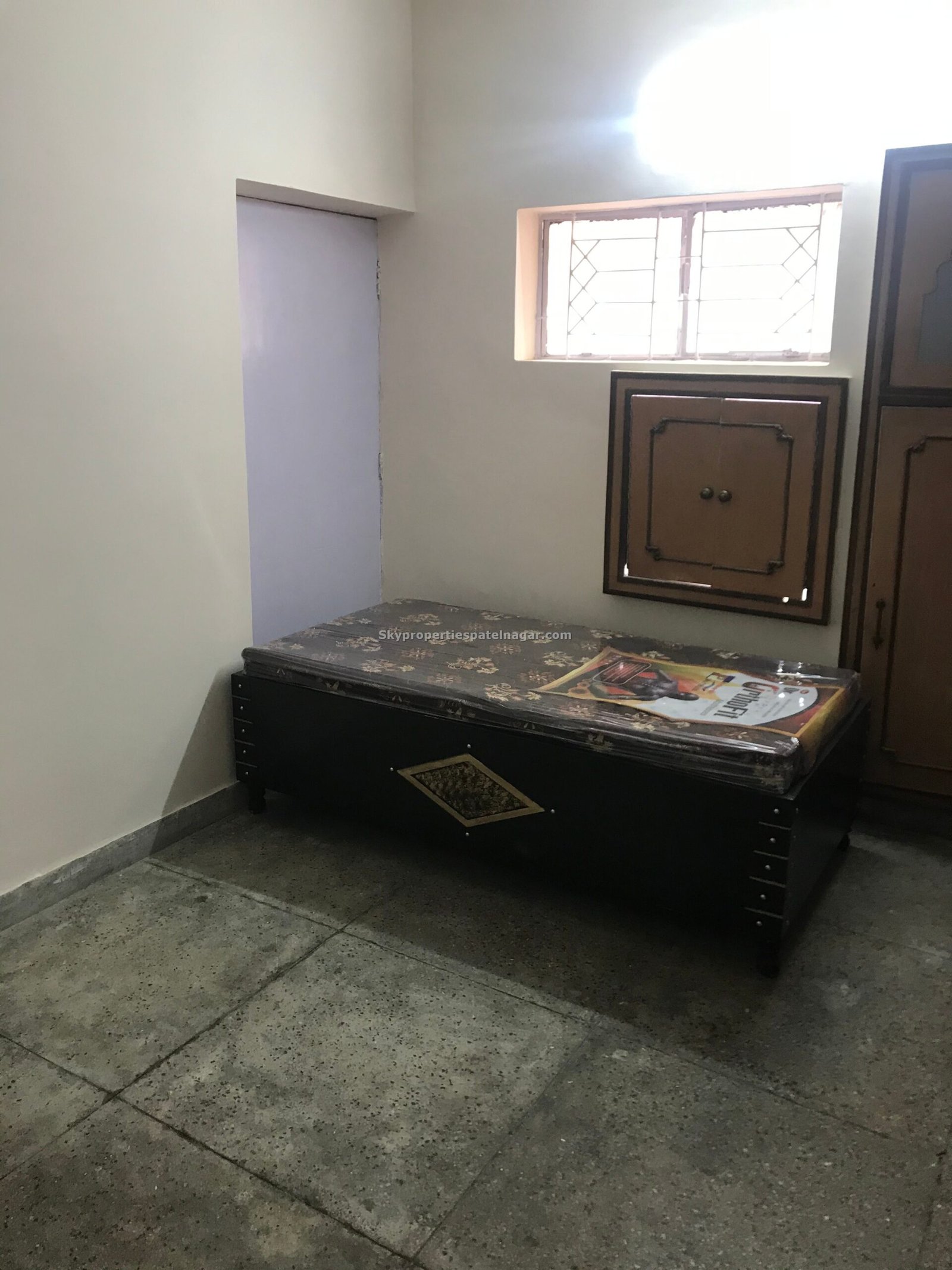 2 Bhk Near Karol Bagh Market Delhi