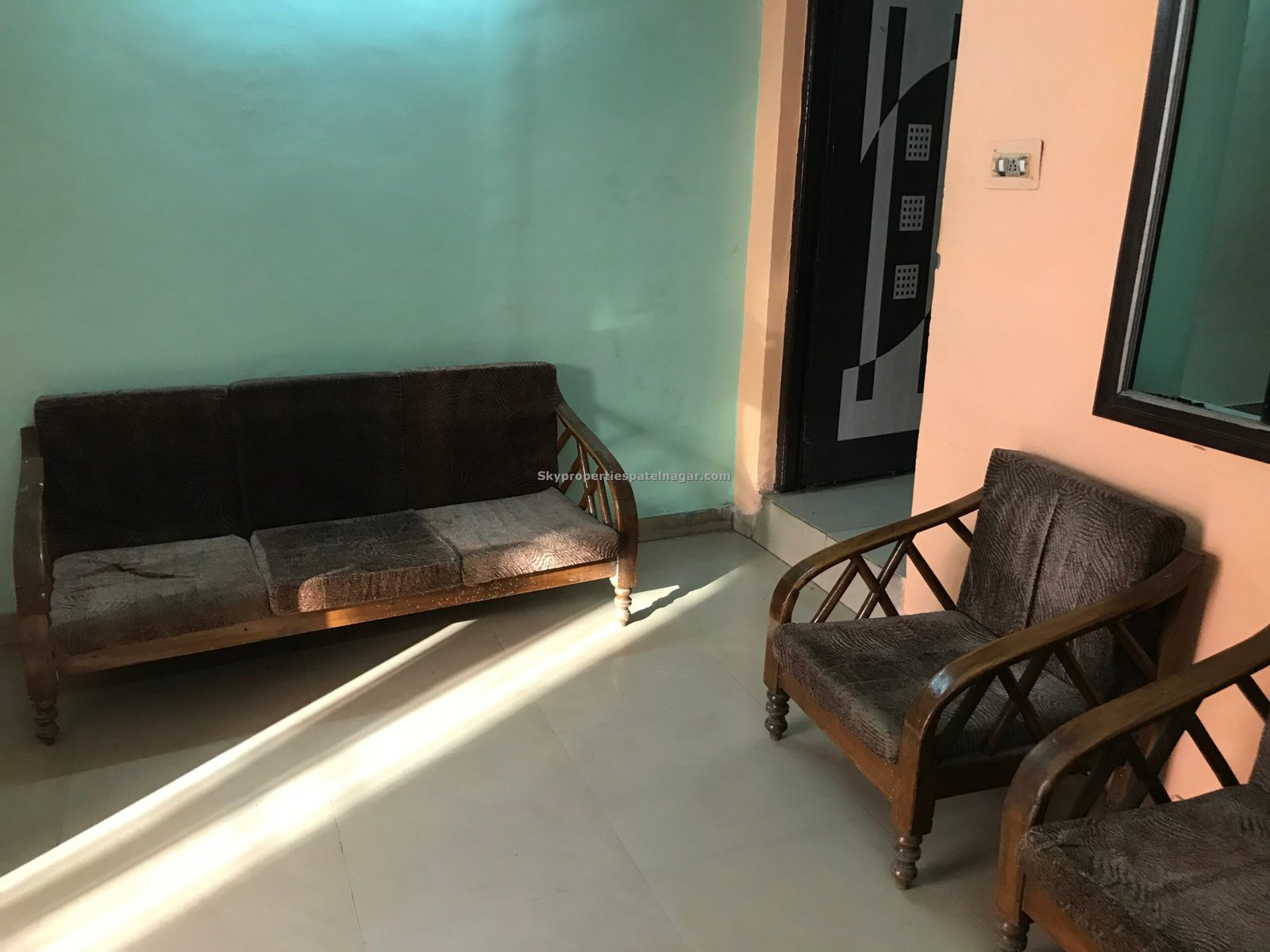 Single Room Near Karol Bagh Market Delhi