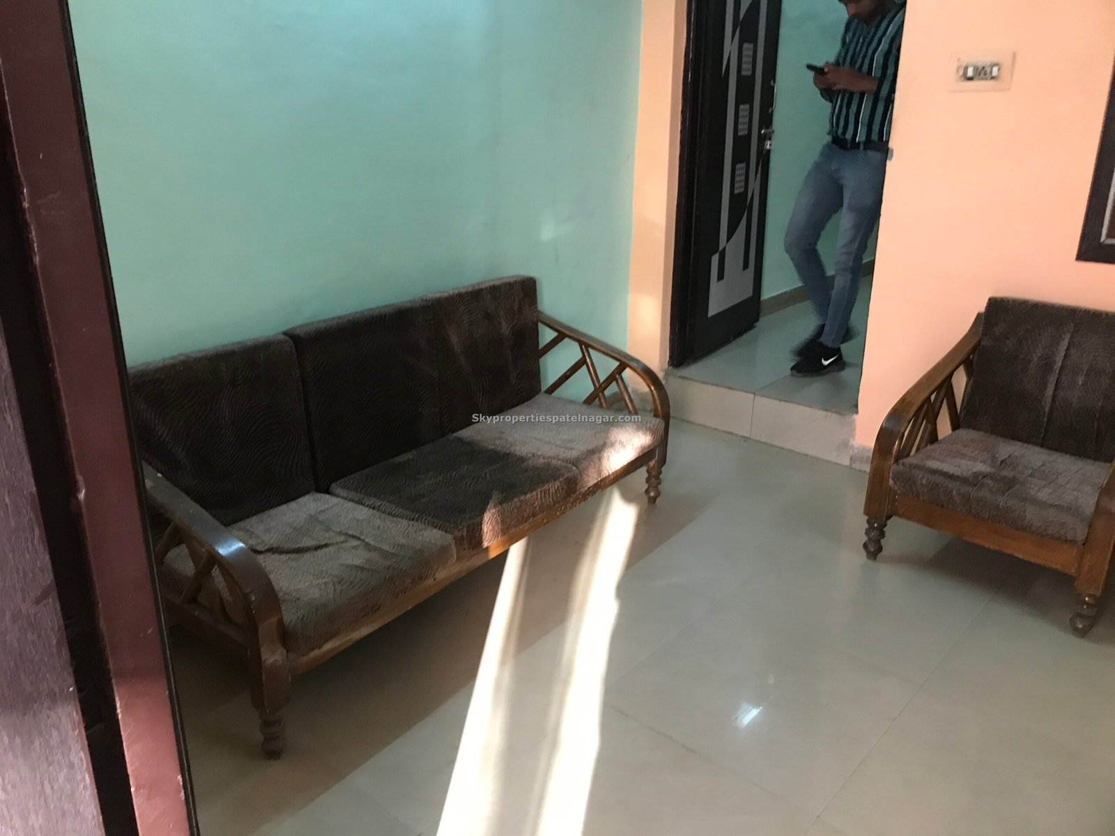 Single Room Near Karol Bagh Market Delhi