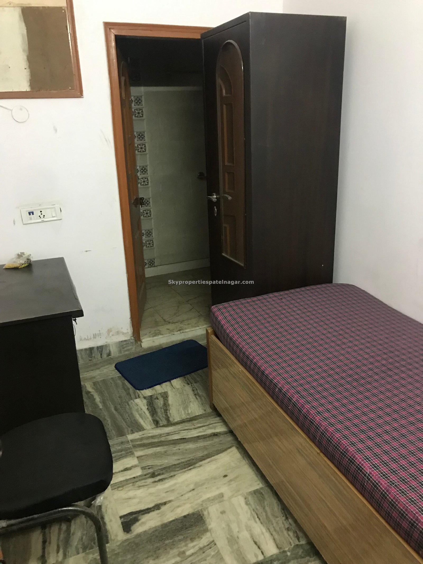 Pg Near East Patel Nagar