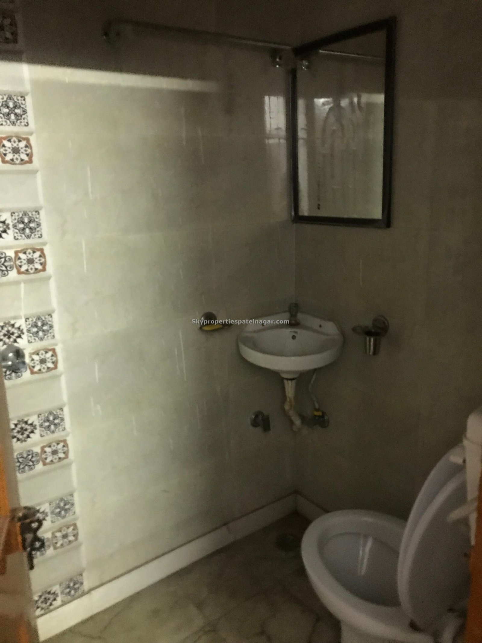 Pg Near East Patel Nagar