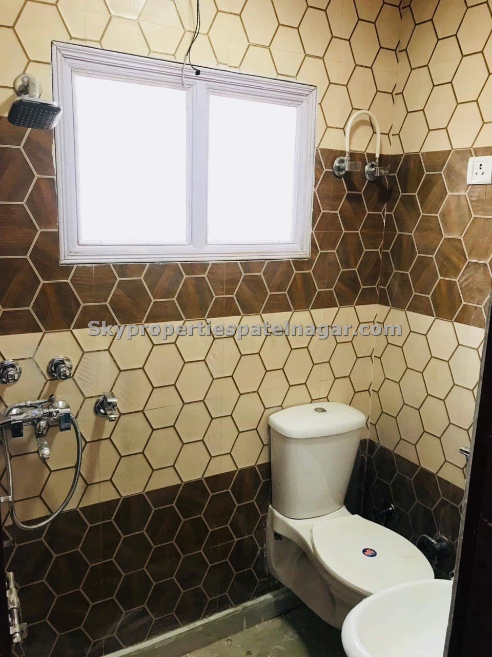 Pg Near Karol Bagh Market Delhi