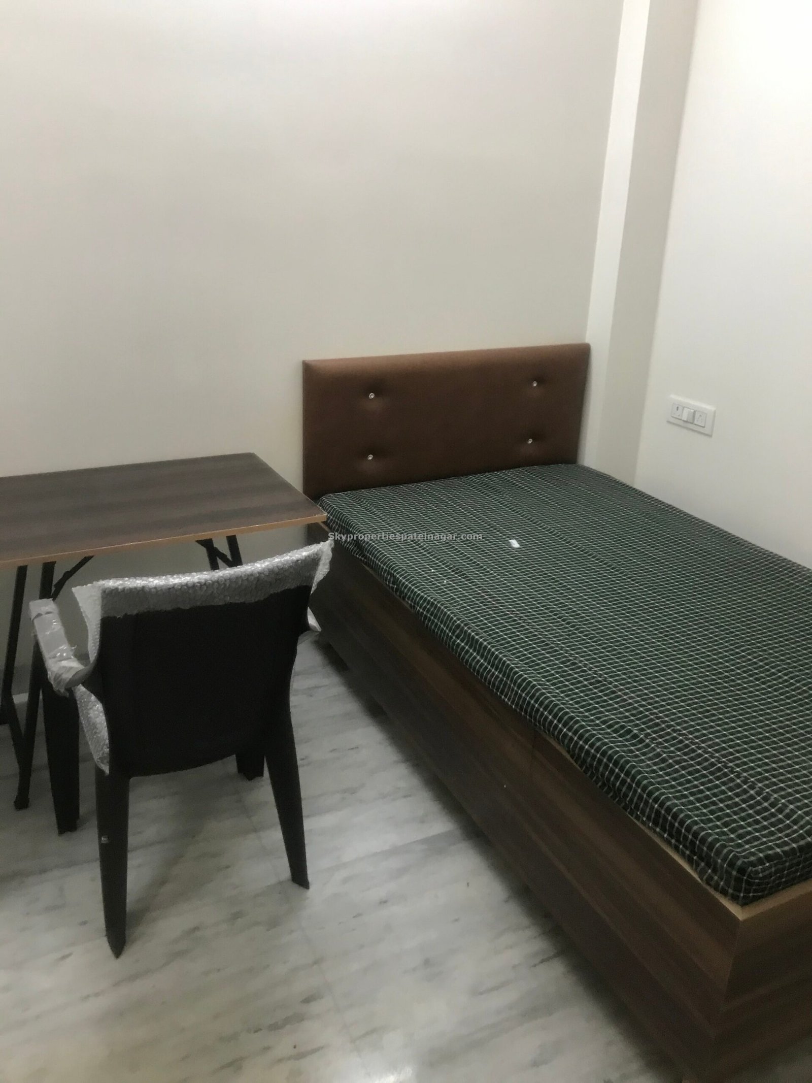 Single Room In Kalinga Chowk Delhi