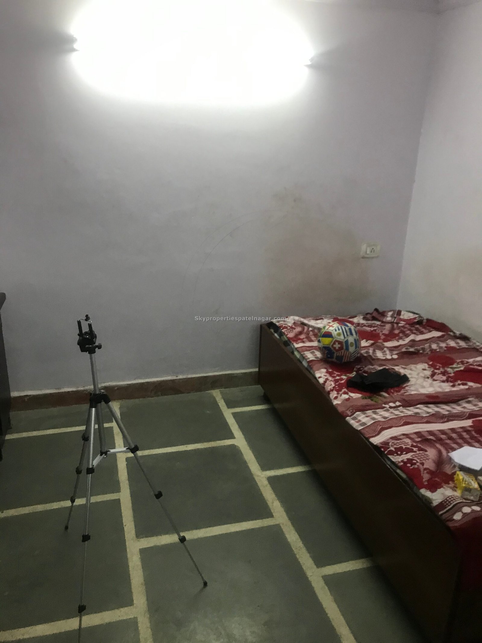 Single Room In Sant Nagar Delhi