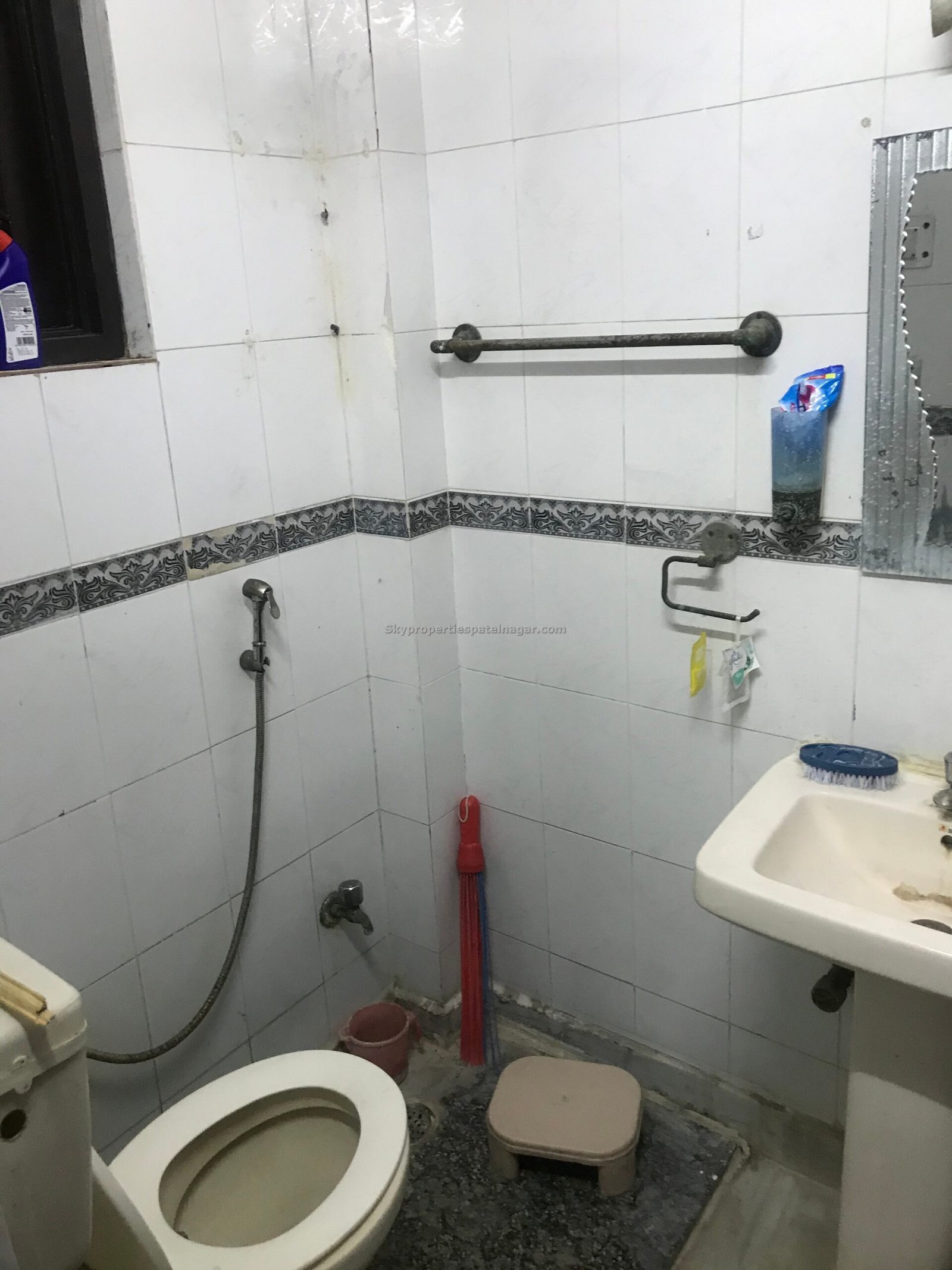 Single Room In Joshi Road karol Bagh Delhi