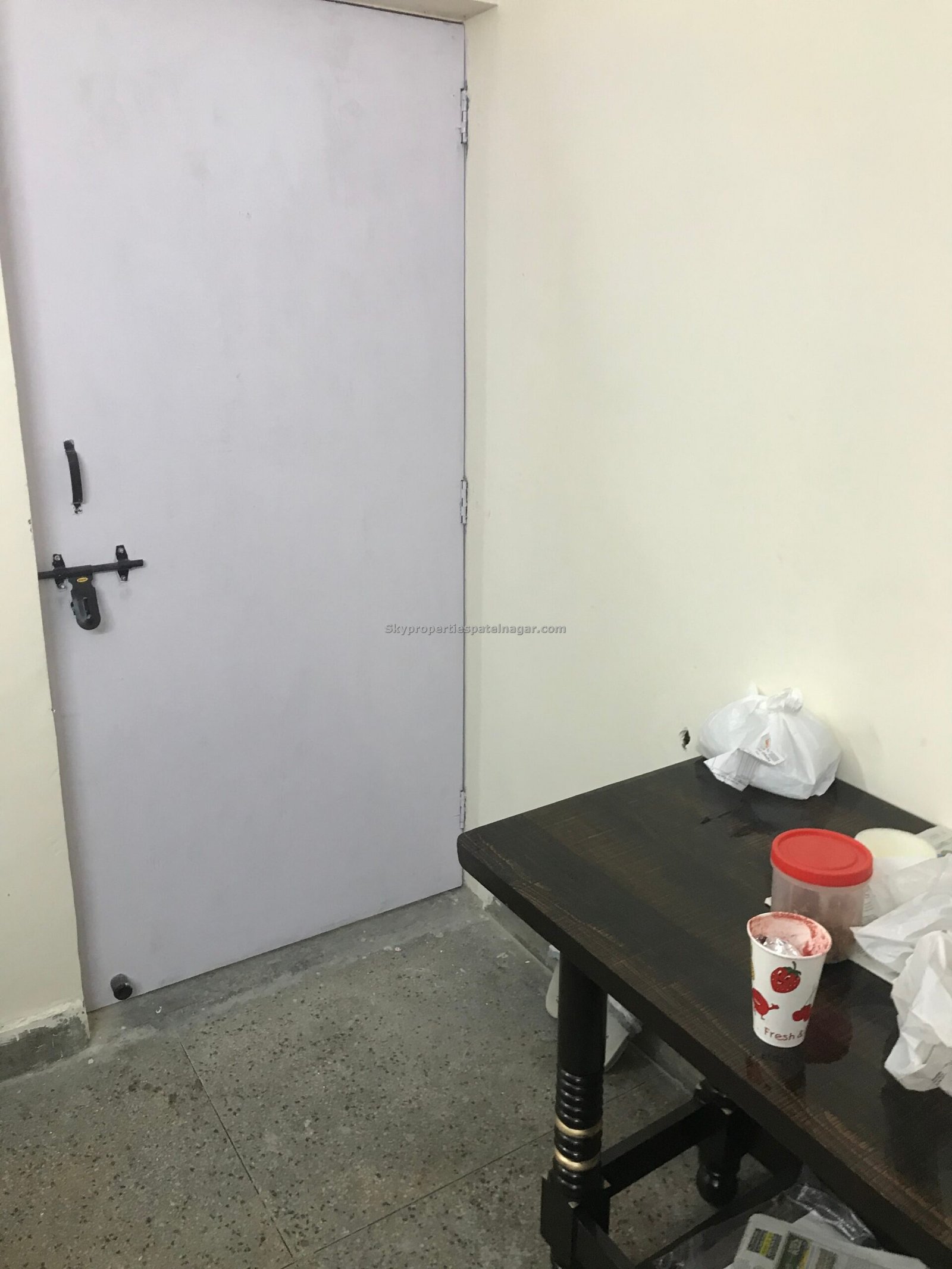 Single Room In Joshi Road karol Bagh Delhi