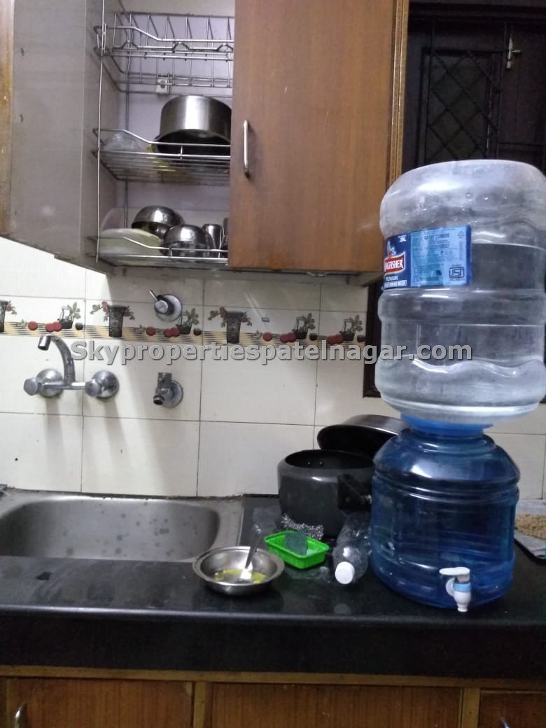 Single Room In Hanuman Chowk Delhi