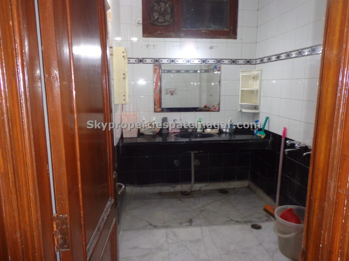 2 Bhk Near SHILPA BHARTI Delhi