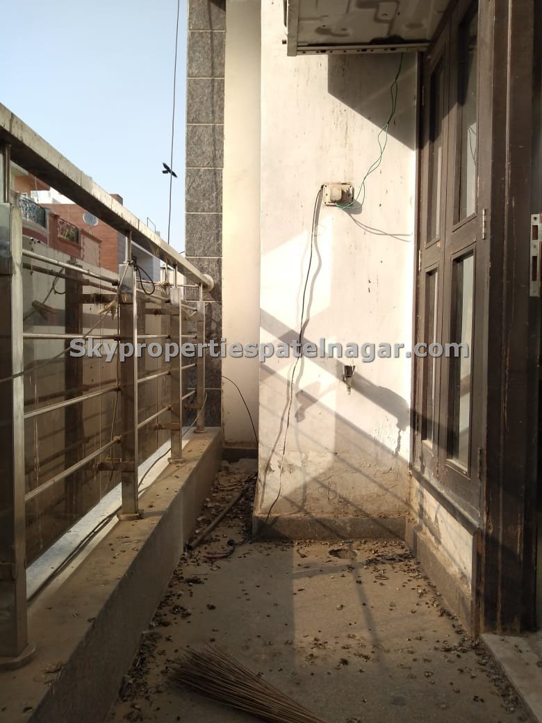 Single Room Near Karol Bagh Metro Station Delhi