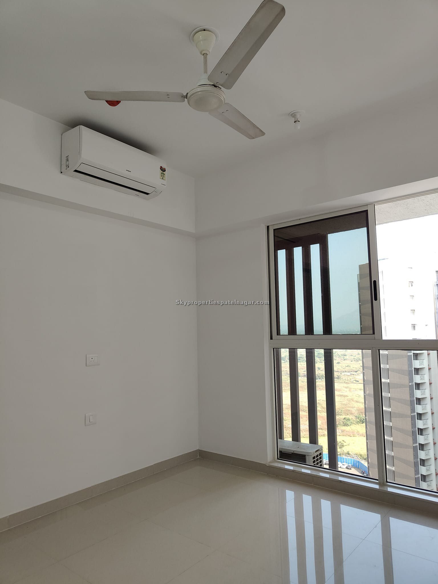 Single Room With Amenities In Karol Bagh Delhi