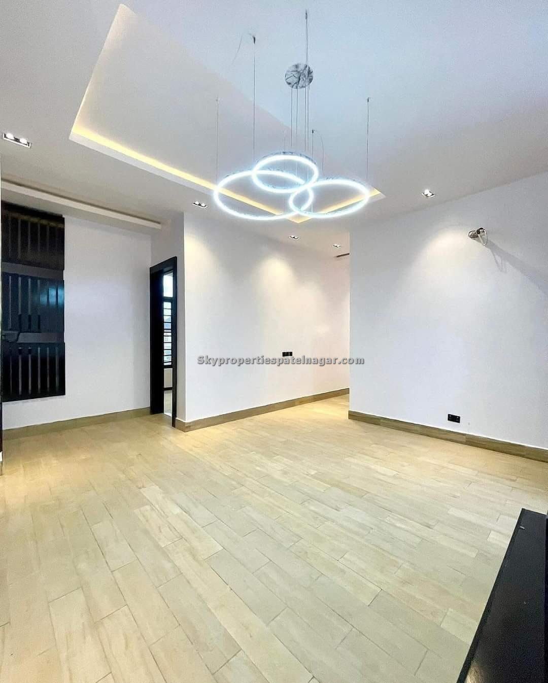 Single Room With Amenities Near Karol Bagh Delhi