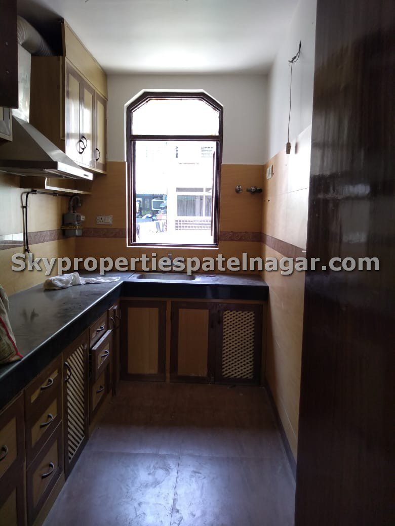 Luxury 1 BHK in Karol Bagh Delhi – Near Market & Metro