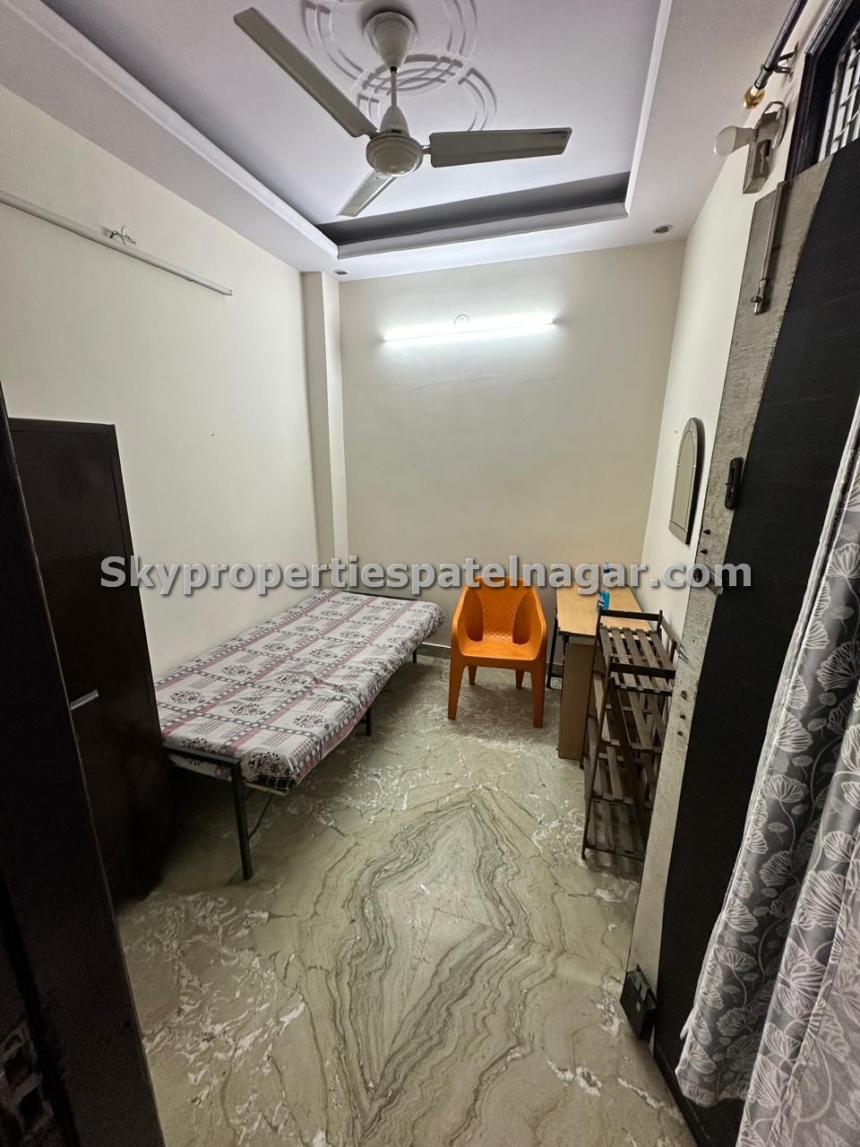 1 BHK Apartment in West Patel Nagar for Rent