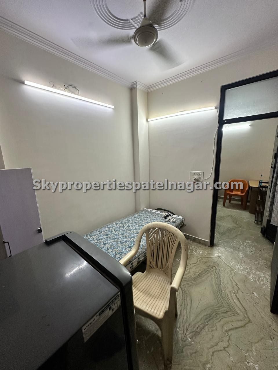 1 BHK Apartment in West Patel Nagar for Rent