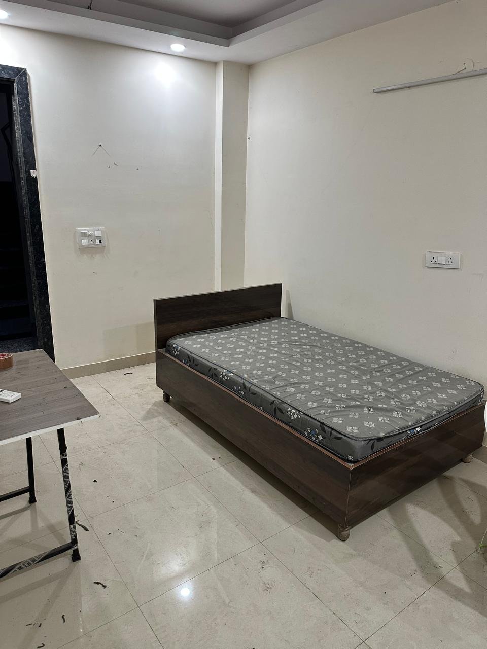 Near Karol Bagh 1 Rk Flat For Rent
