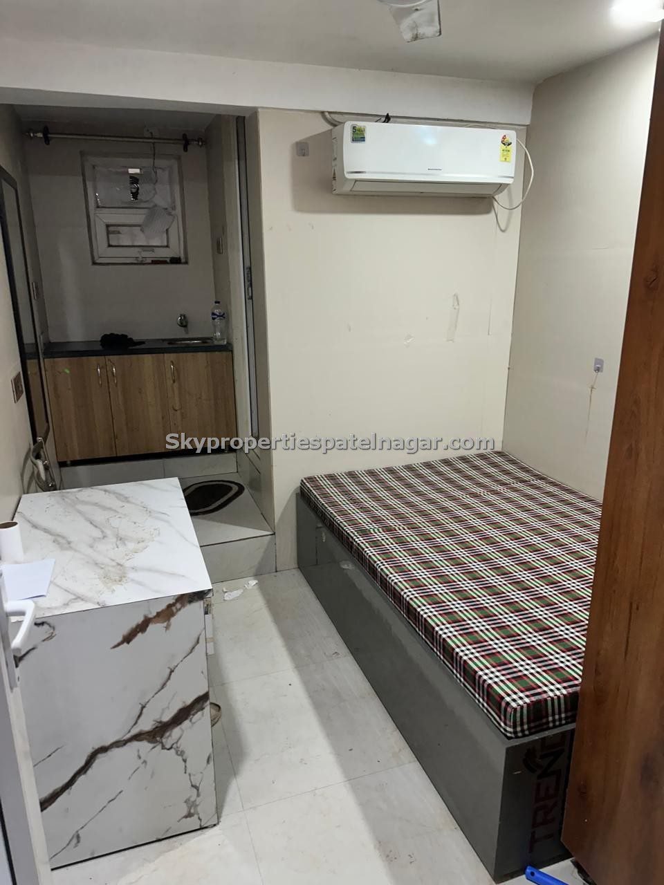 1 RK Flat Near Karol Bagh
