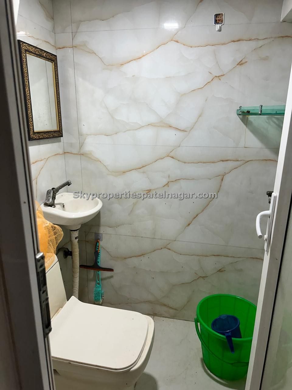 1 RK Flat Near Karol Bagh