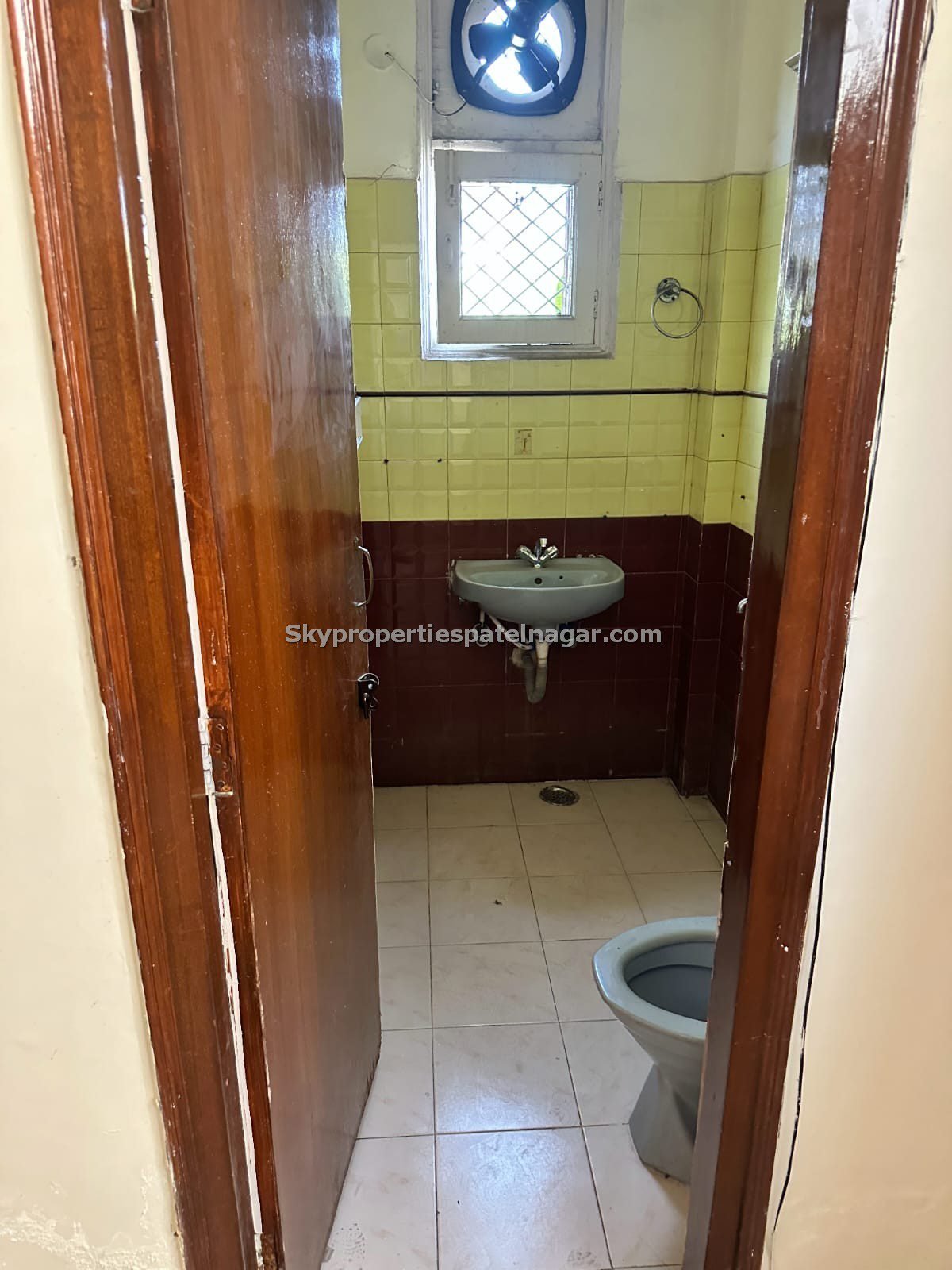 ओल्ड राजेंद्र नगर दिल्ली में 2 BHK फ्लैट किराये पर | कोचिंग इंस्टिट्यूट के पास