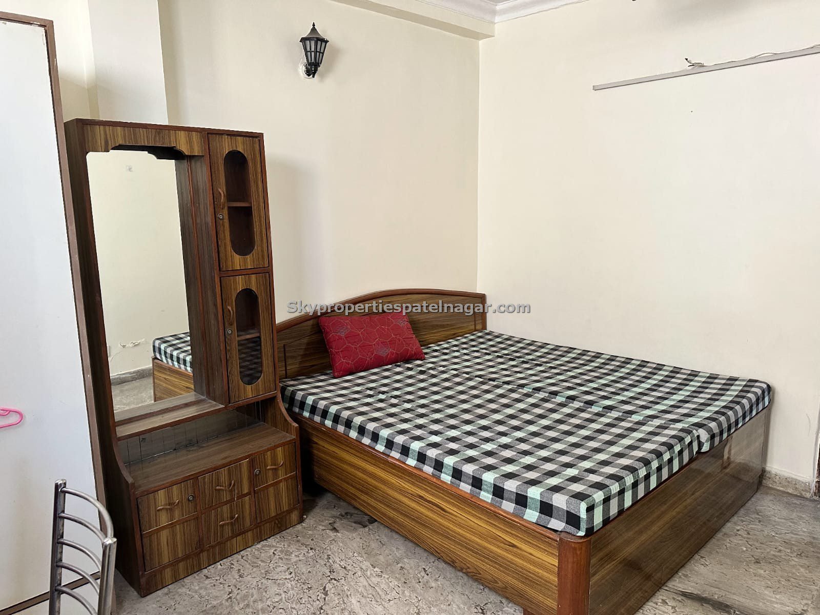 ओल्ड राजेंद्र नगर दिल्ली में 2 BHK फ्लैट किराये पर | कोचिंग इंस्टिट्यूट के पास