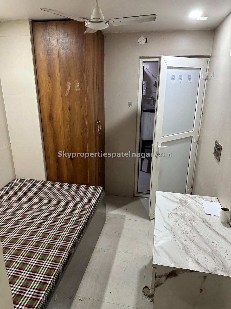 1 RK Flat Near Karol Bagh