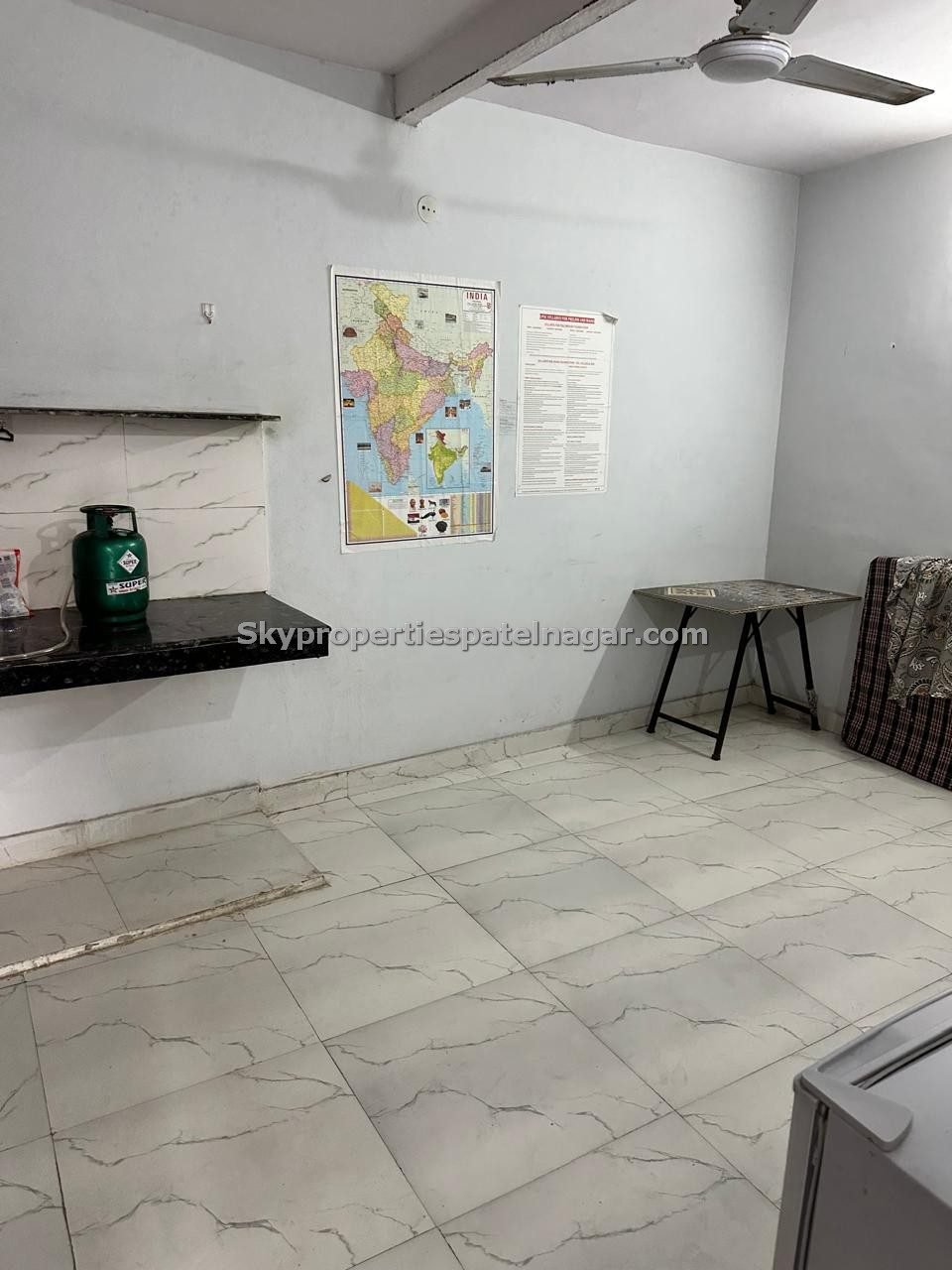 1 RK Flat in Karol Bagh Delhi at Low Rent Ready to Move