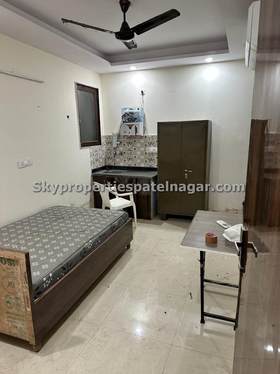 Delhi Cheapest 1 RK Room Students Shocked! Patel Nagar Karol Bagh Rajender Nagar