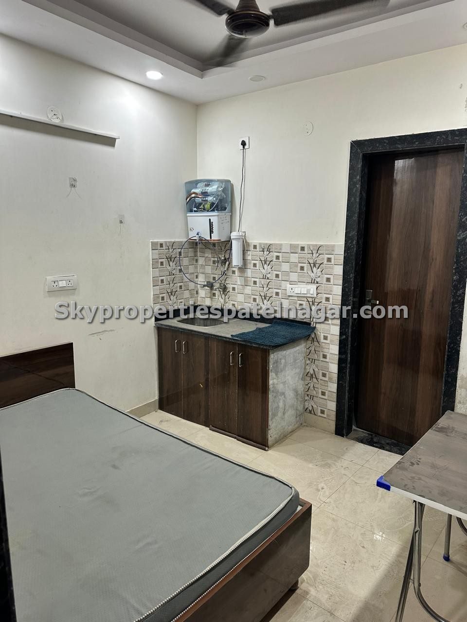 Delhi Cheapest 1 RK Room Students Shocked! Patel Nagar Karol Bagh Rajender Nagar