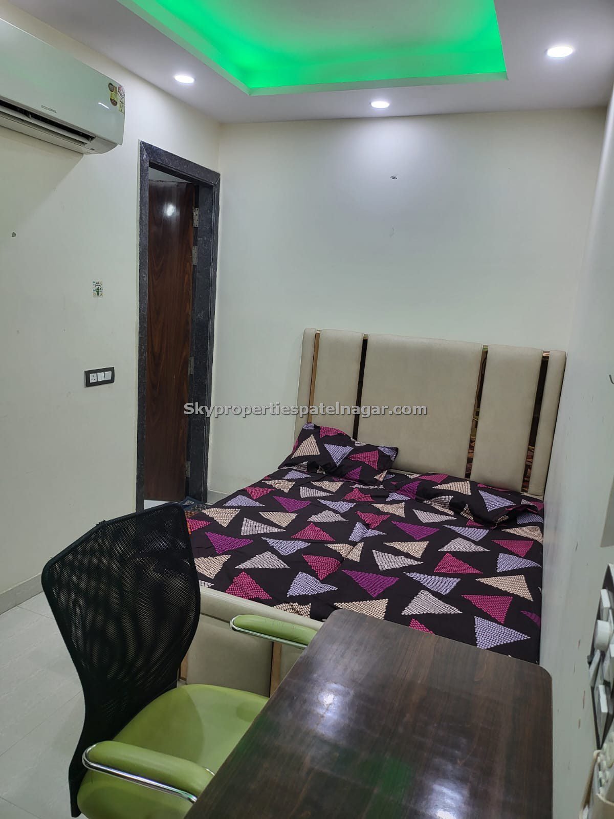1 RK for Rent in Karol Bagh