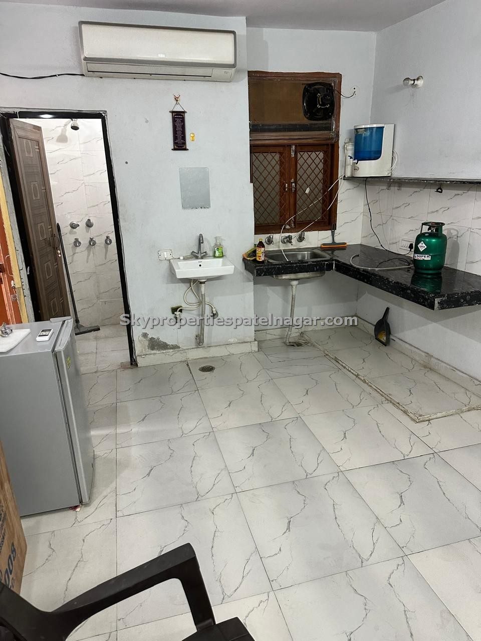 1 RK Flat in Karol Bagh Delhi at Low Rent Ready to Move