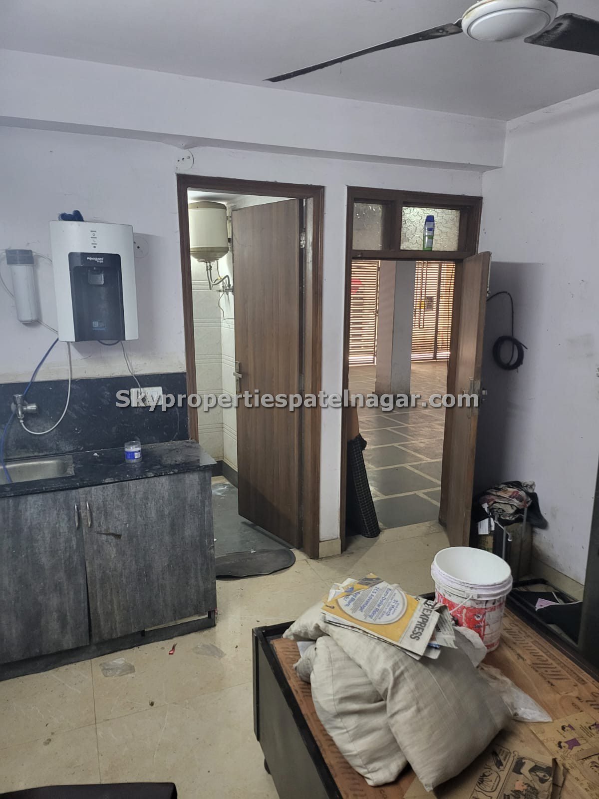 Book a Single Room in Karol Bagh Central Delhi Accommodation